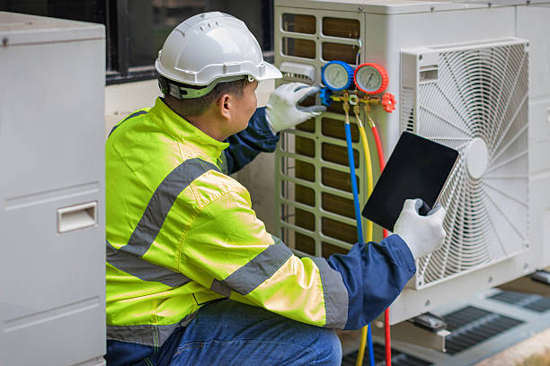 Professional Hvac Installation technician working in Bushnell, FL